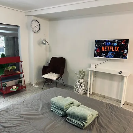 Modern Renovated Mezzanine Apartment *